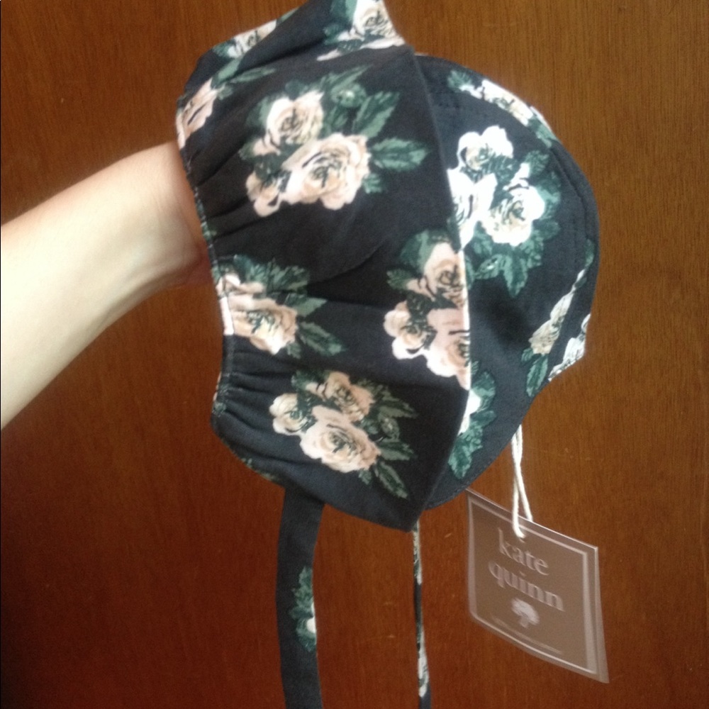 Organic cotton Kate Quinn ruffle bonnet hat